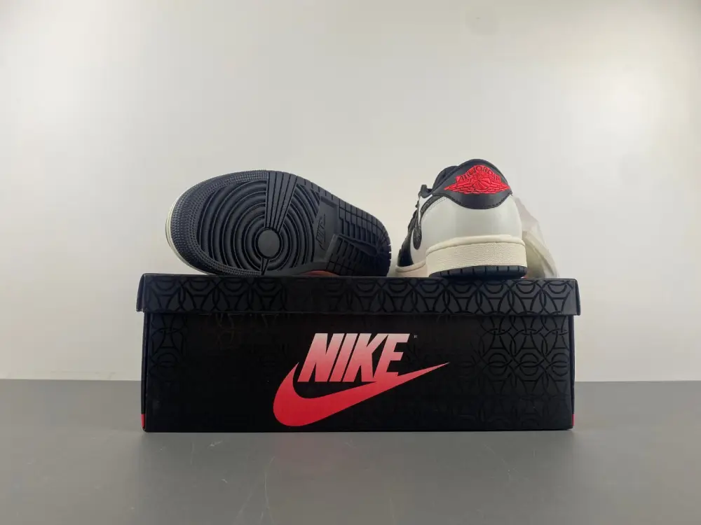Air Jordan 1 Low 