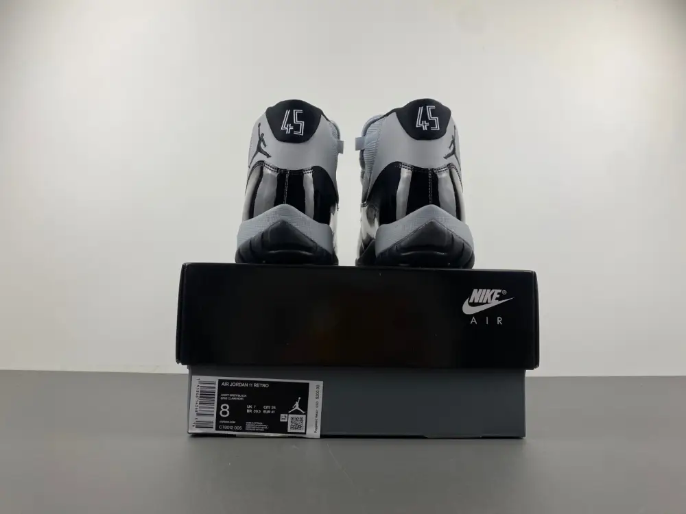 Air Jordan 11 Gray black 
