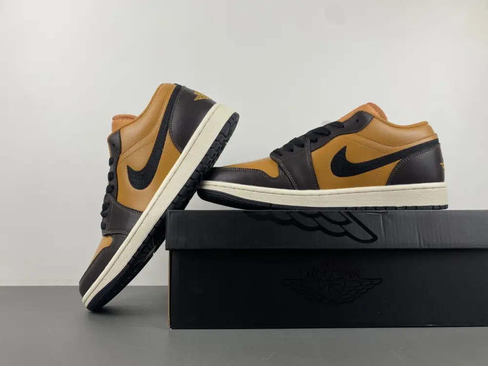 Air Jordan 1 Low Flax Baroque Brown 