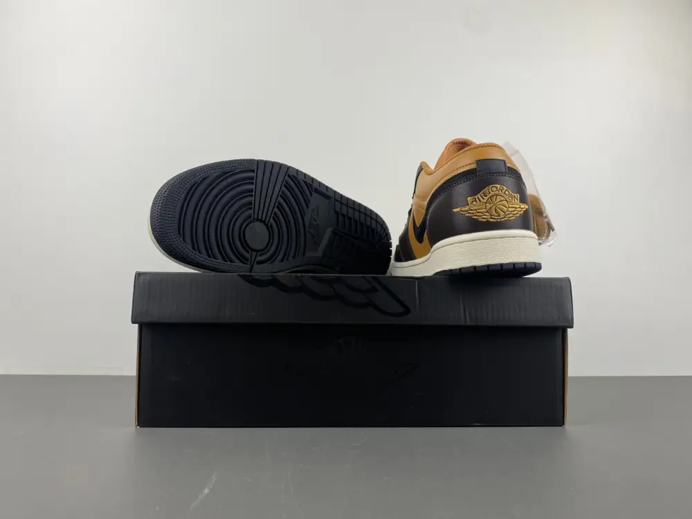 Air Jordan 1 Low Flax Baroque Brown 
