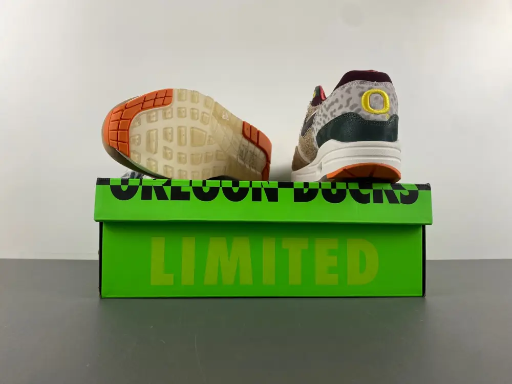 Nike Air Max 1 '87 Luxe University of Oregon PE 2024 