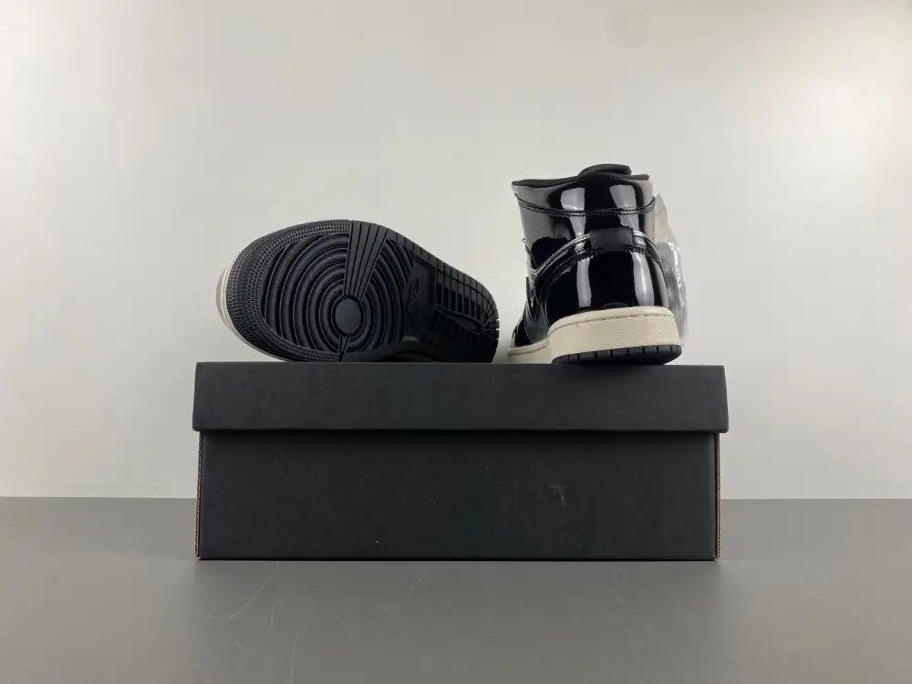 Air Jordan 1 Mid SE 