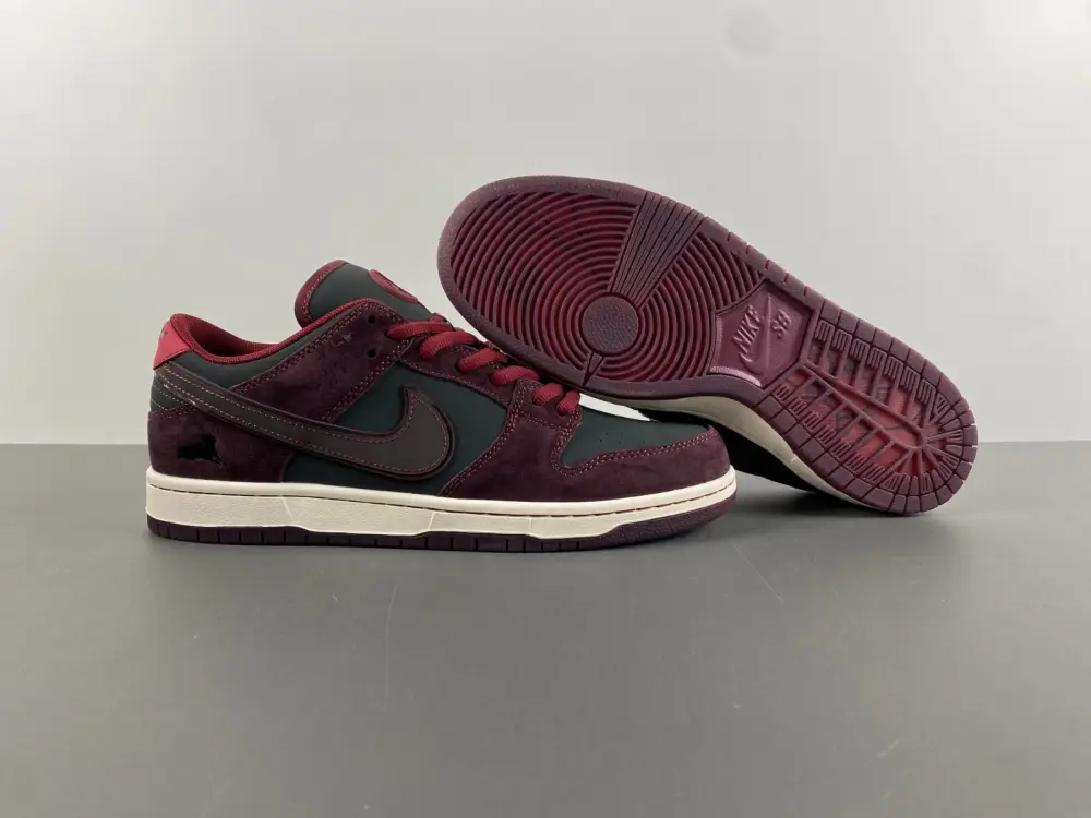 Riot Skateshop x Nike SB Dunk Low 2025 