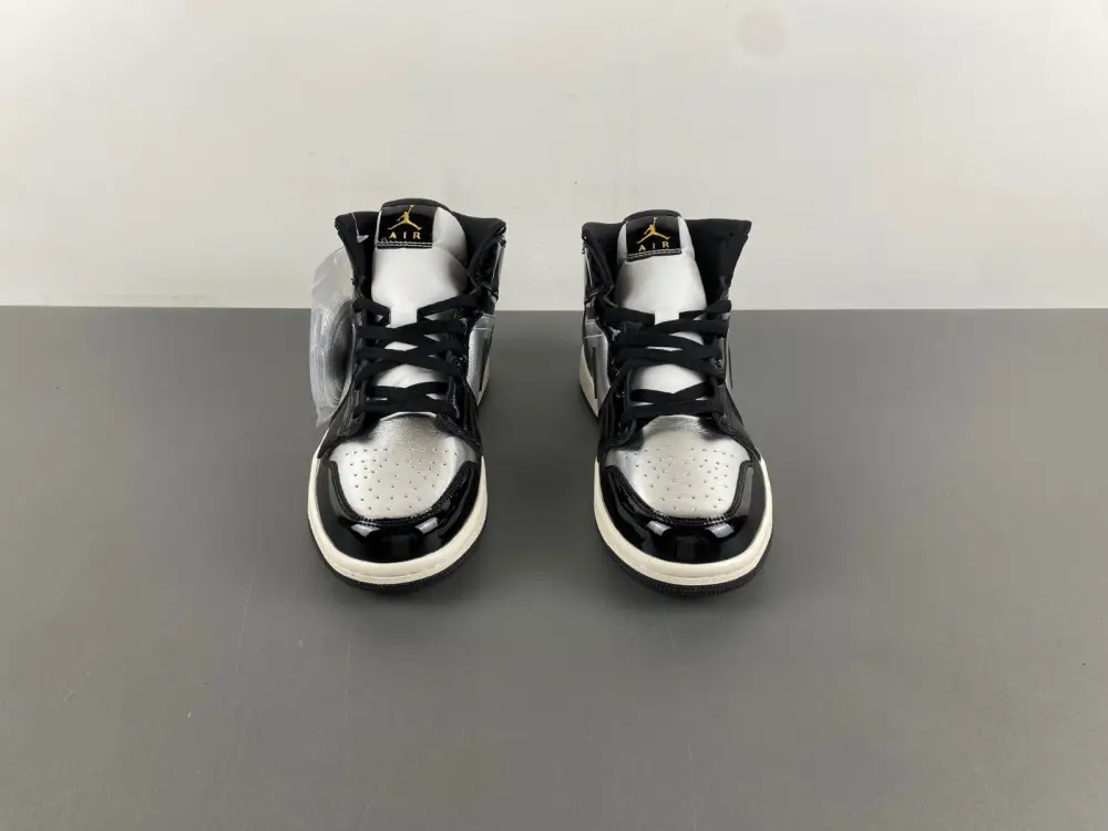 Air Jordan 1 Mid SE 