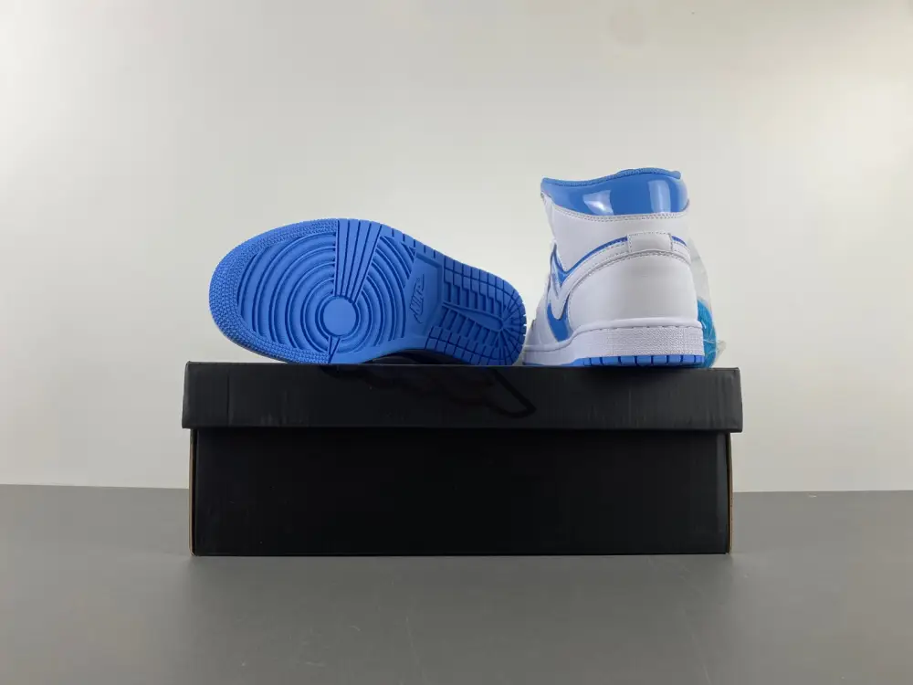 Jordan 1 Mid Legend Blue 