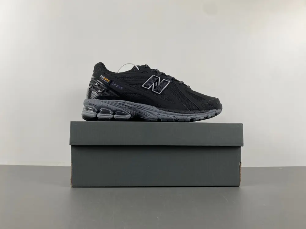 New Balance 1906R 
