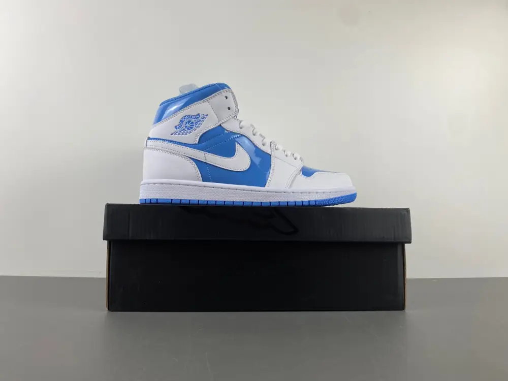 Jordan 1 Mid Legend Blue 