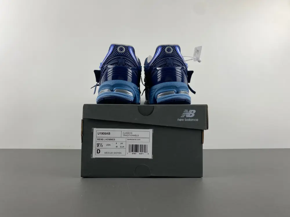 New Balance dark blue 
