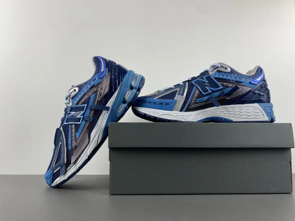 New Balance dark blue 
