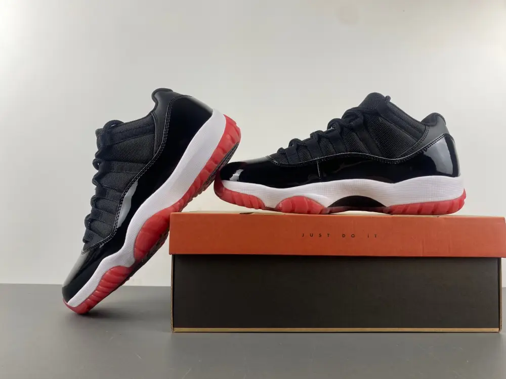Air Jordan 11 Low 