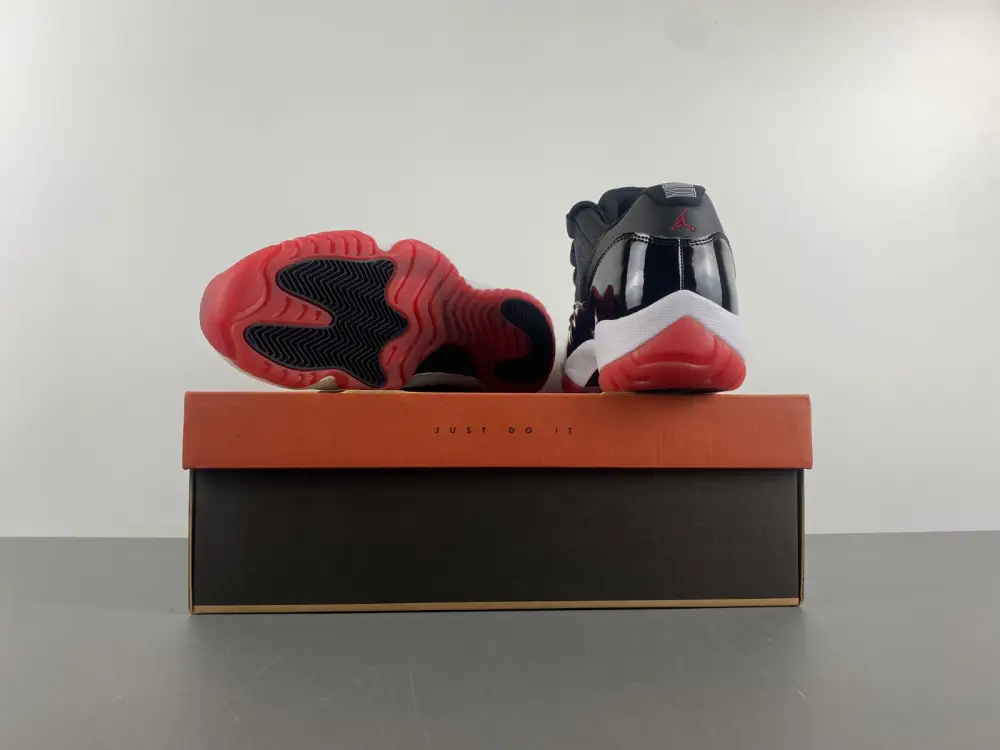 Air Jordan 11 Low 