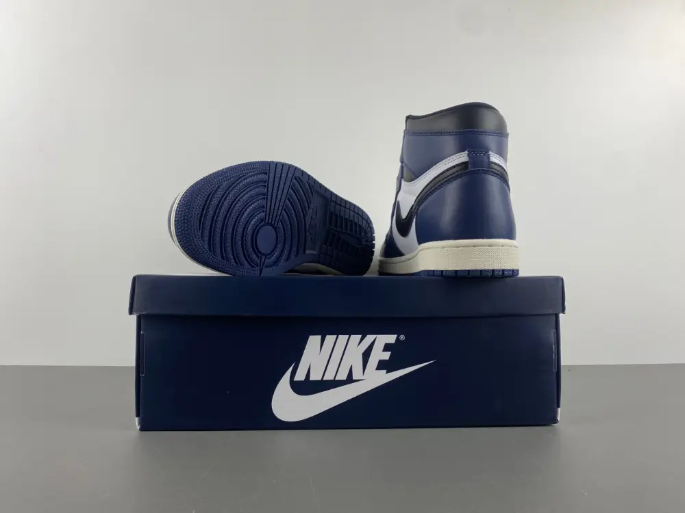 Jordan 1 Retro High OG Midnight Navy 