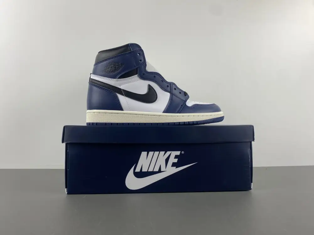 Jordan 1 Retro High OG Midnight Navy 