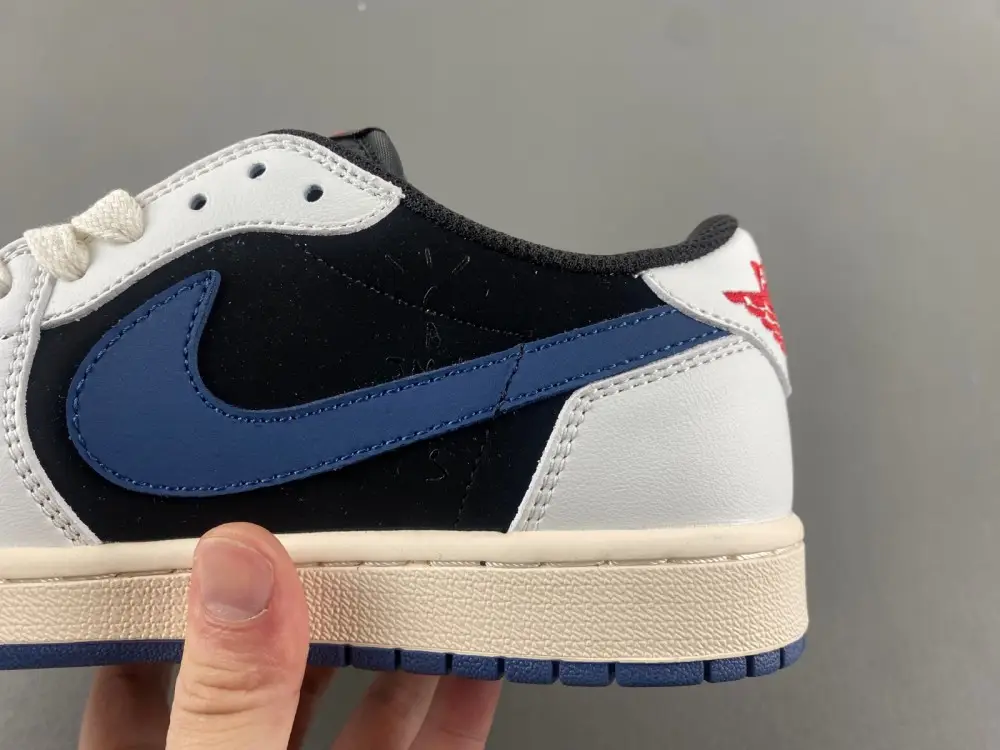 Travis Scott x Air Jordan 1 Low OG 