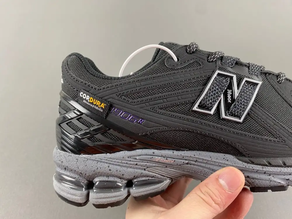 New Balance 1906R 