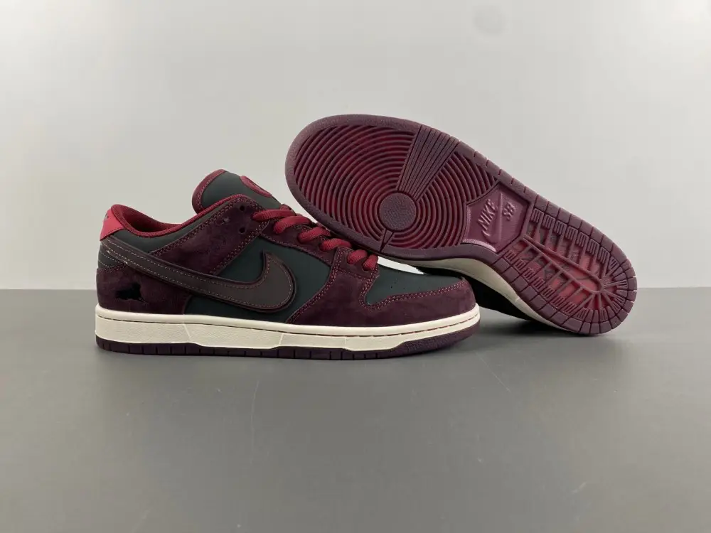 Riot Skateshop x Nike SB Dunk Low 
