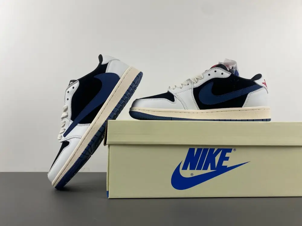Travis Scott x Air Jordan 1 Low OG 