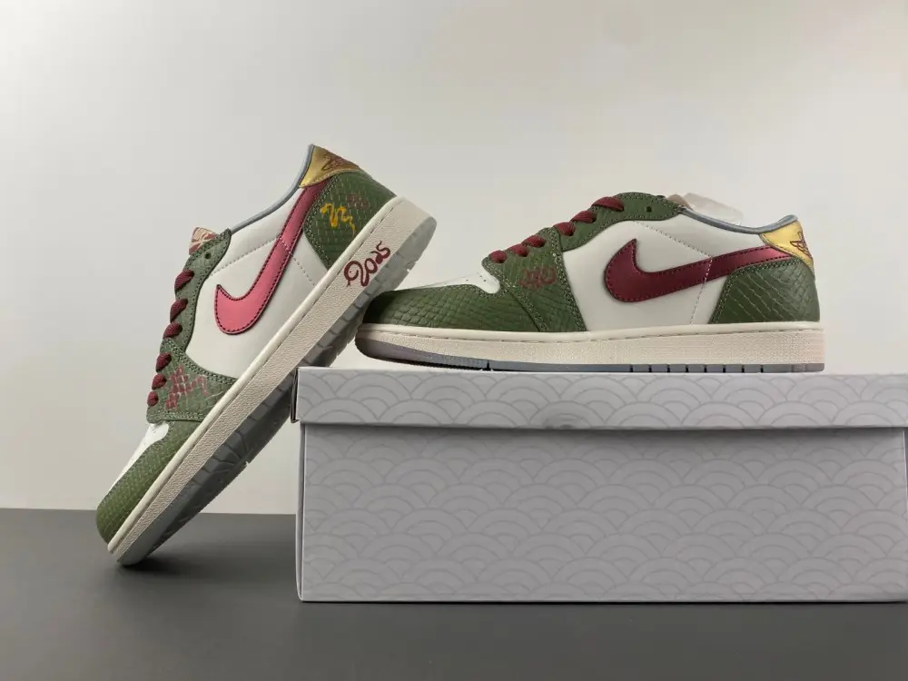 Air Jordan 1 Retro Low OG 'Year of the Dragon' 
