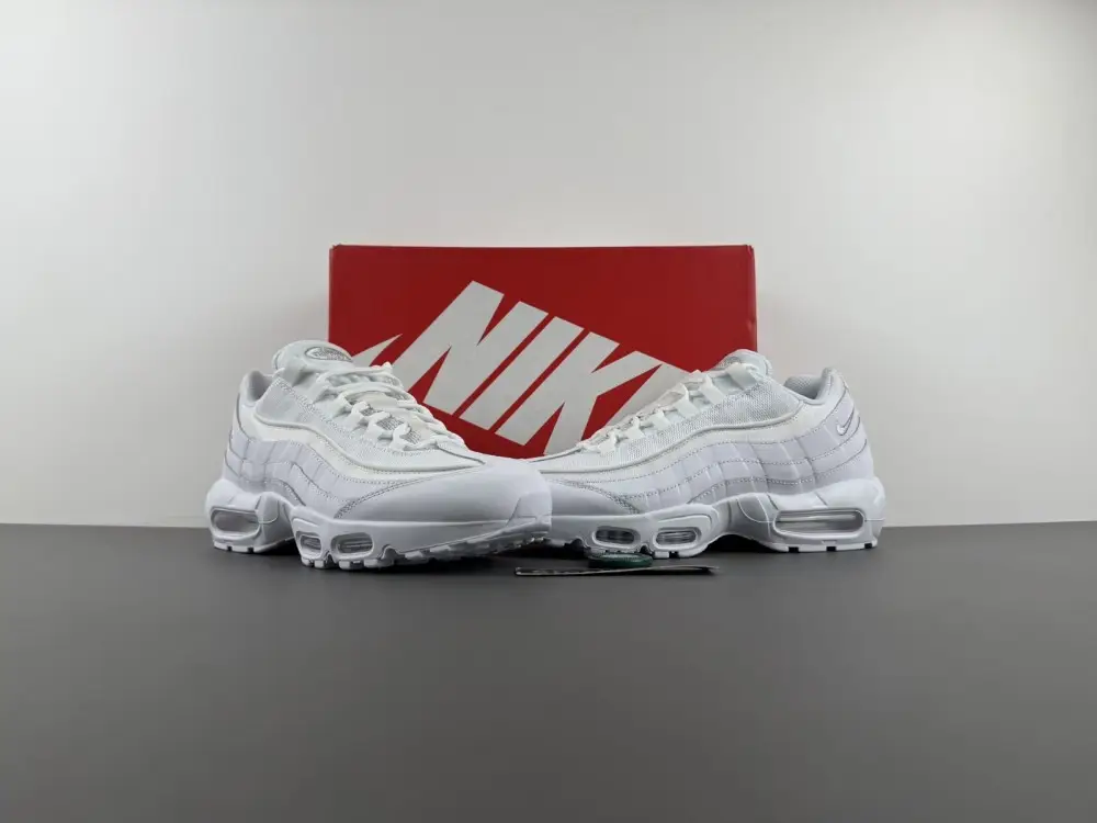 Nike Air Max 95 Essential  EAA354