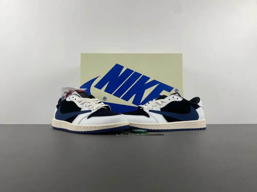 Travis Scott x Air Jordan 1 Low OG  EECB2690