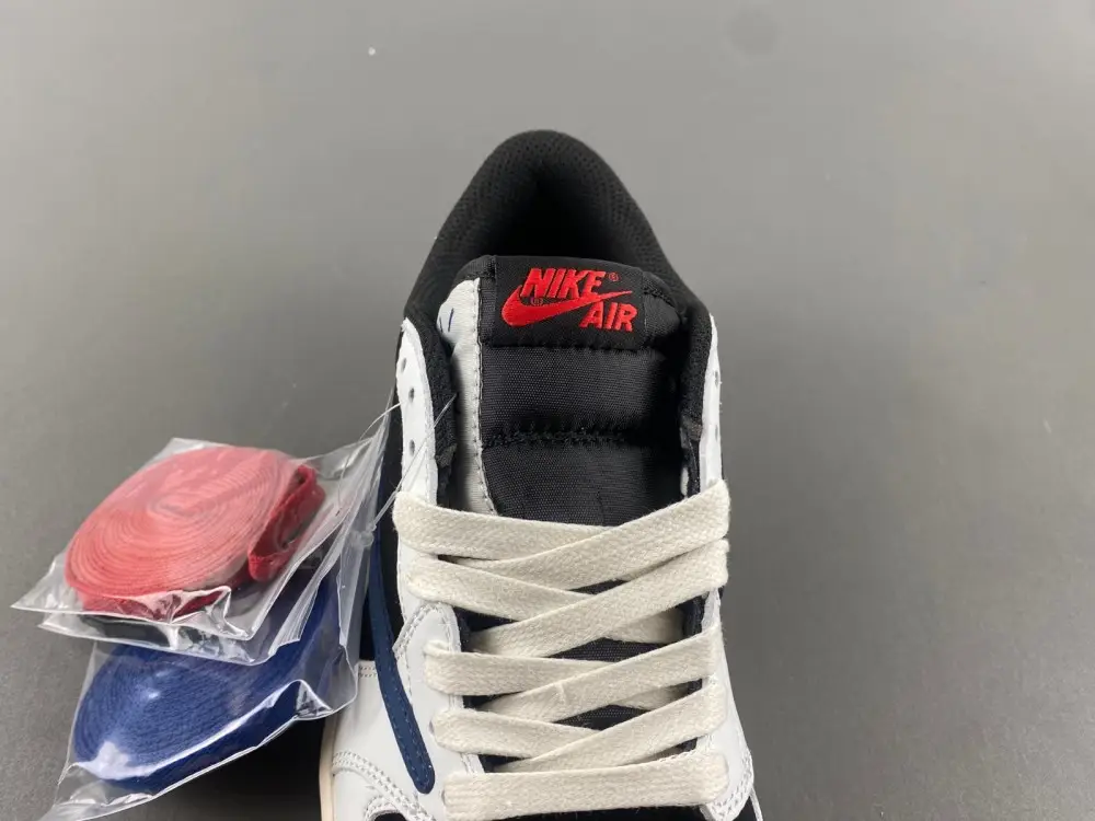 Travis Scott x Air Jordan 1 Low OG 