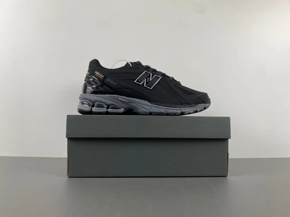 New Balance 1906R 