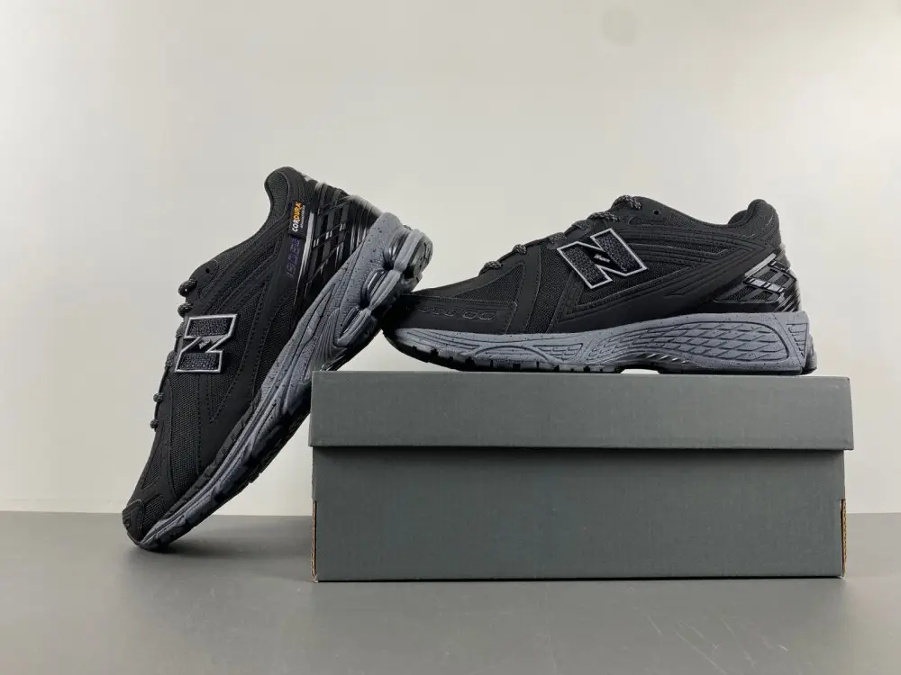 New Balance 1906R 