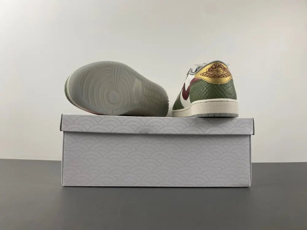 Air Jordan 1 Retro Low OG 'Year of the Dragon' 