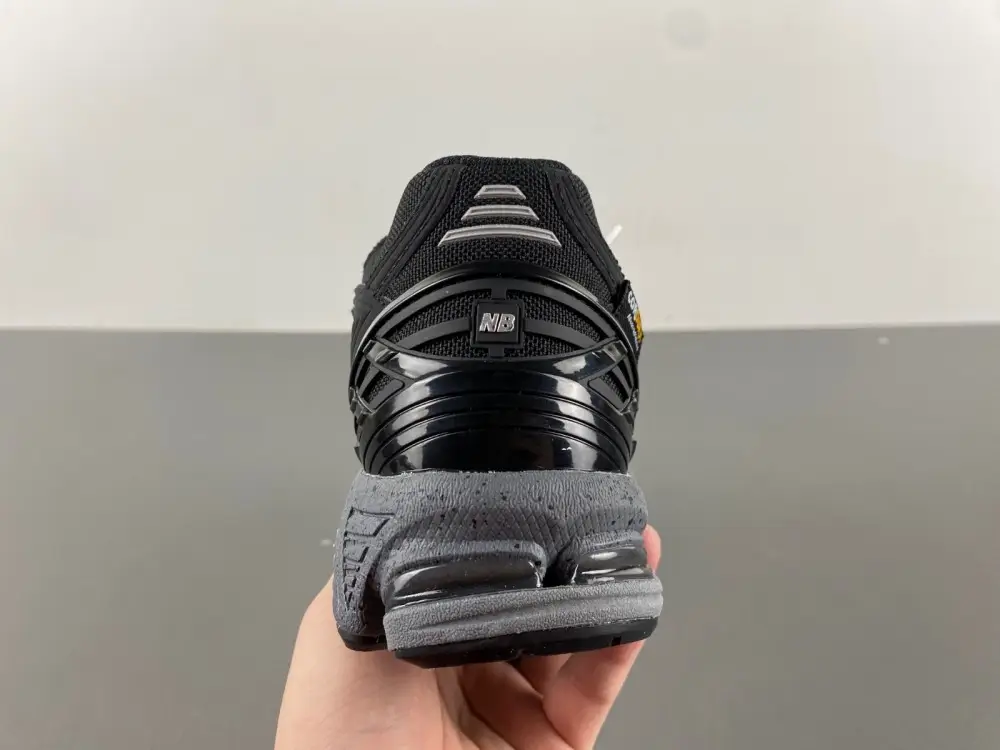 New Balance 1906R 