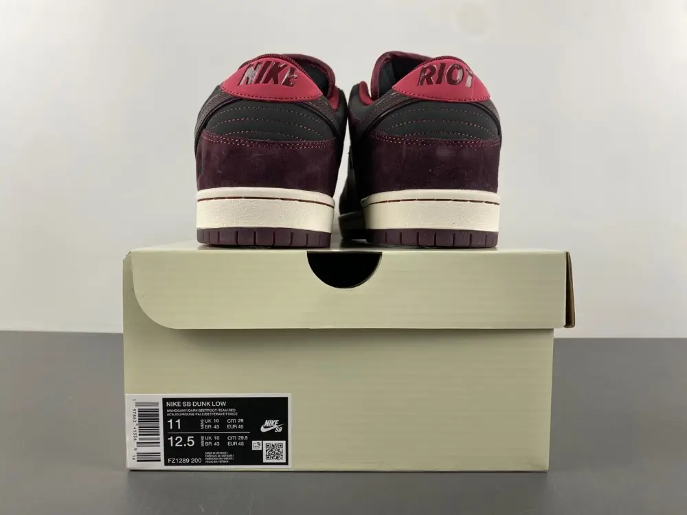 Riot Skateshop x Nike SB Dunk Low 