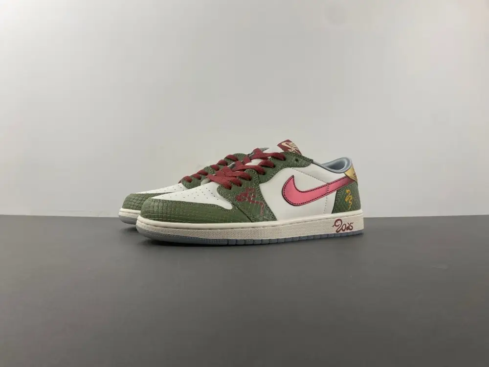 Air Jordan 1 Retro Low OG 'Year of the Dragon' 