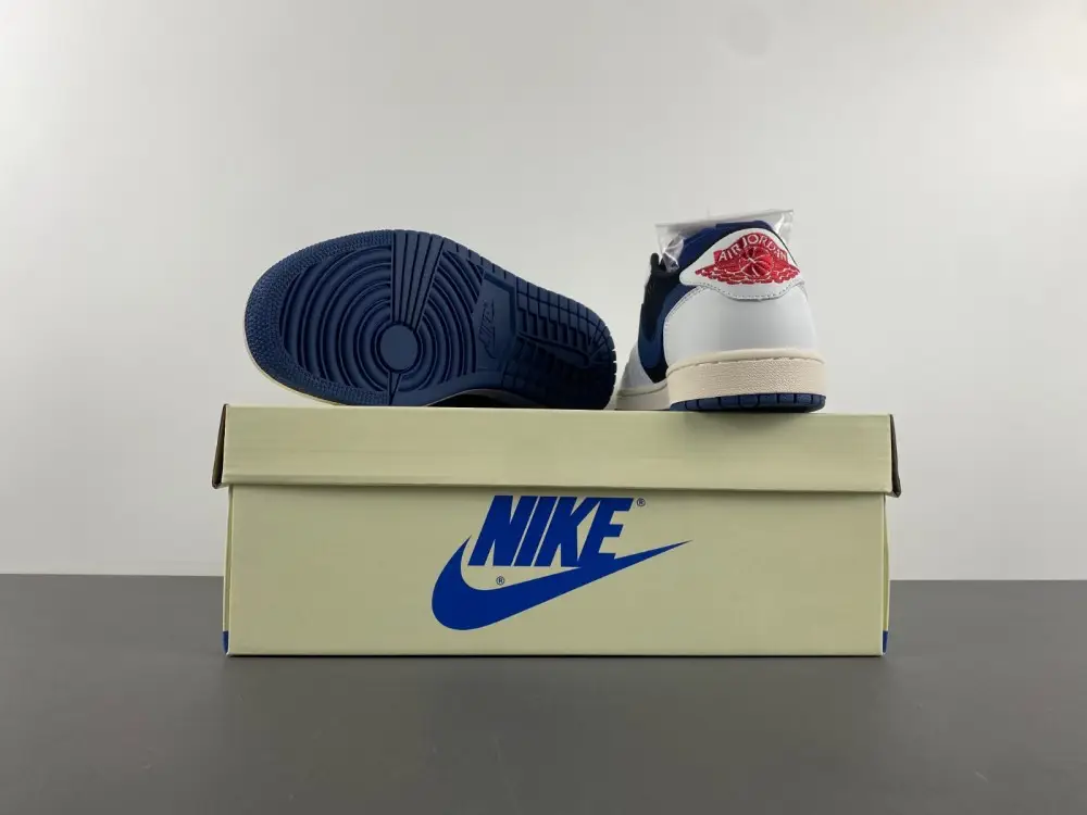 Travis Scott x Air Jordan 1 Low OG 