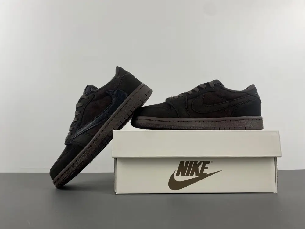 Travis Scott x Air Jordan 1 Low OG 