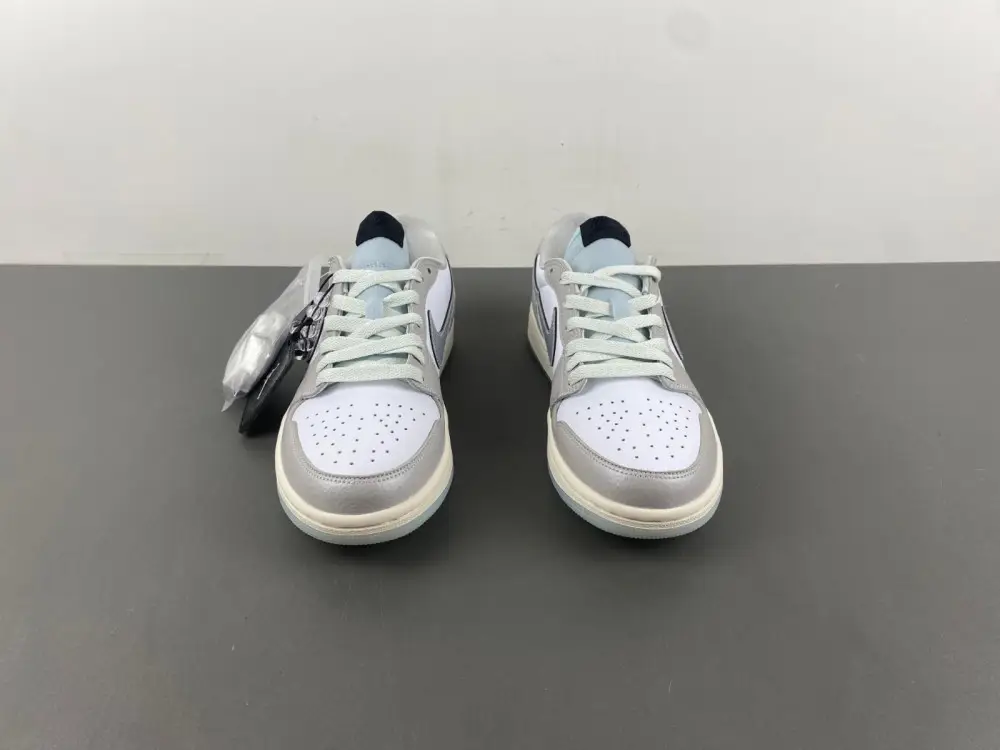 Air Jordan 1 Retro Low 