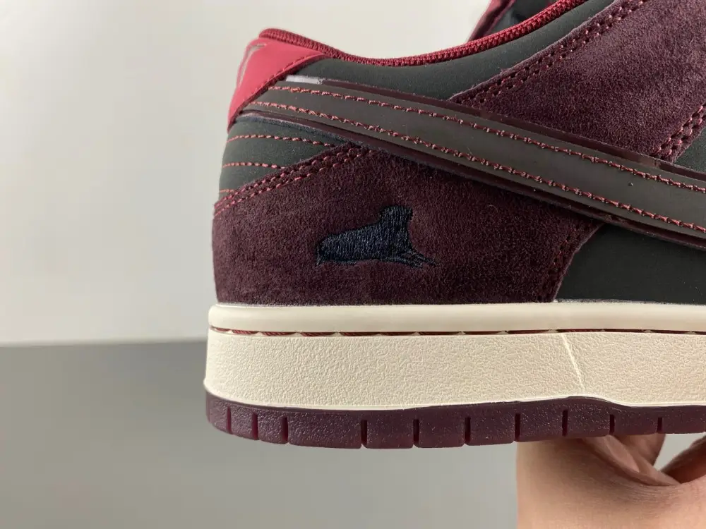 Riot Skateshop x Nike SB Dunk Low 