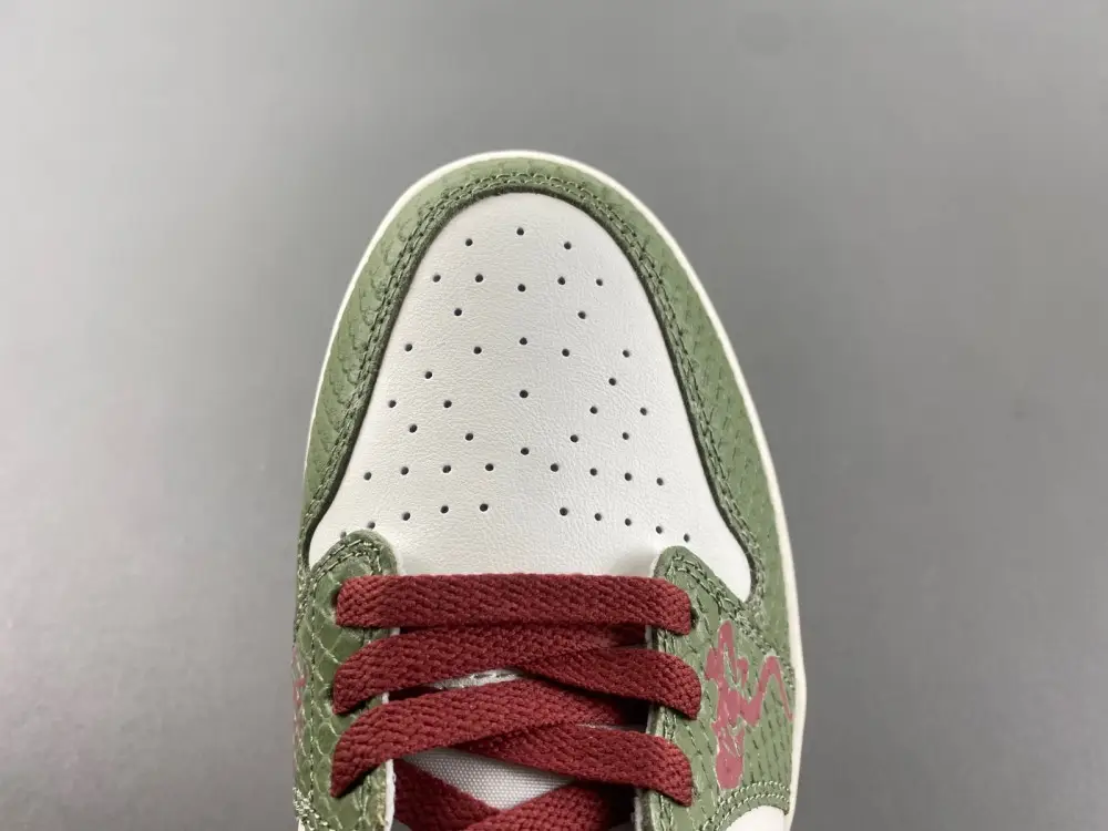 Air Jordan 1 Retro Low OG 'Year of the Dragon' 