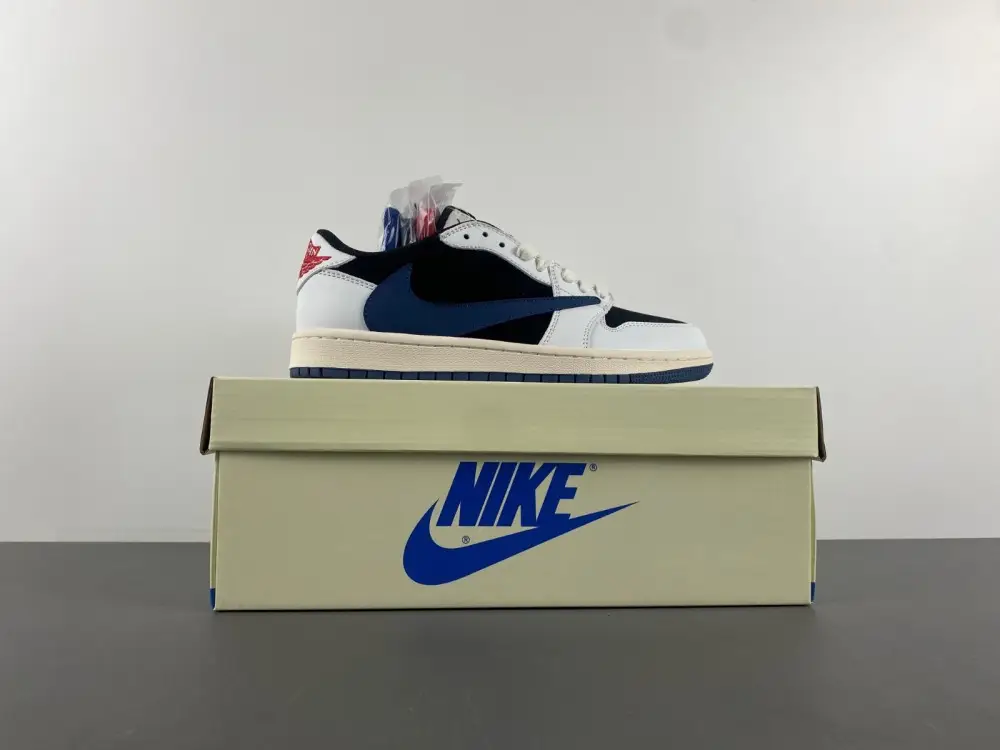 Travis Scott x Air Jordan 1 Low OG 