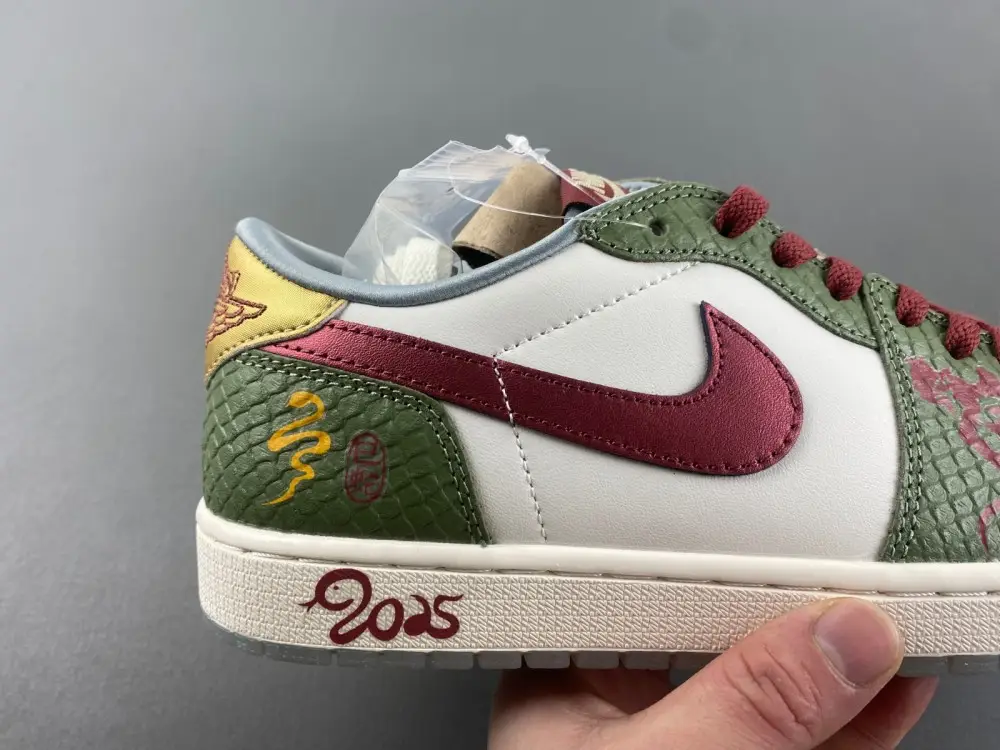 Air Jordan 1 Retro Low OG 'Year of the Dragon' 