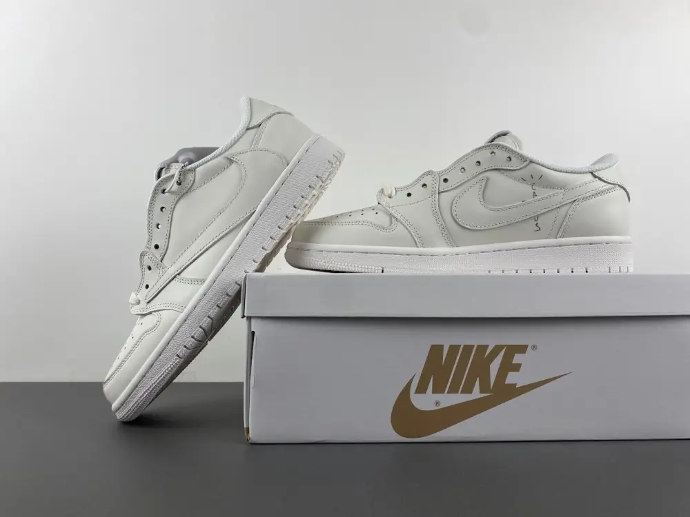 Travis Scott x Air Jordan 1 Low 