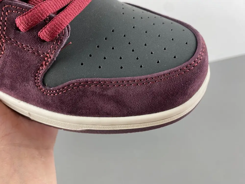 Riot Skateshop x Nike SB Dunk Low 