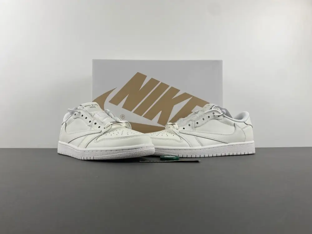 Travis Scott x Air Jordan 1 Low  AEF2608