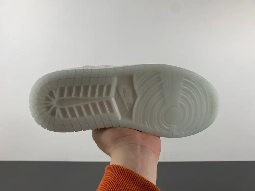 Air Jordan 1 Retro Low 