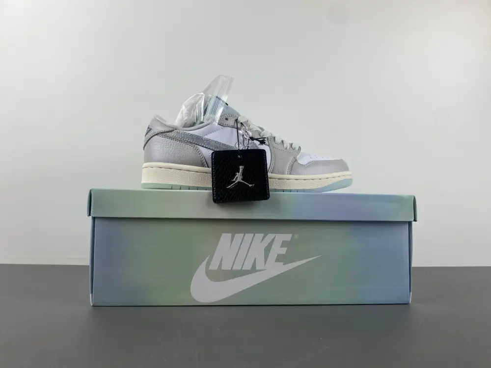 Air Jordan 1 Retro Low 