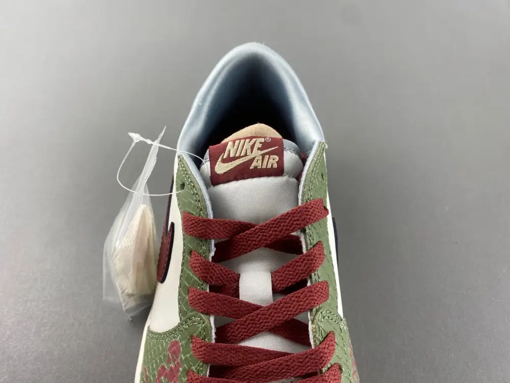 Air Jordan 1 Retro Low OG 'Year of the Dragon' 