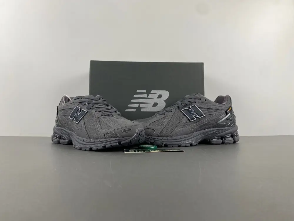 New Balance 1906R 