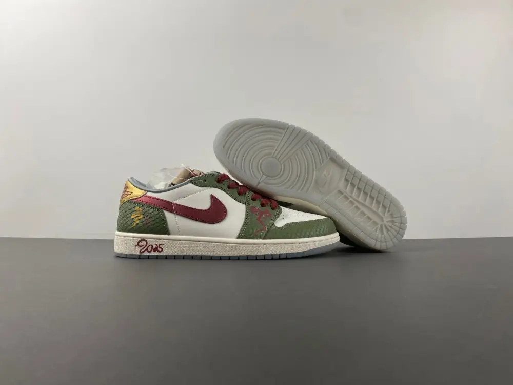Air Jordan 1 Retro Low OG 'Year of the Dragon' 