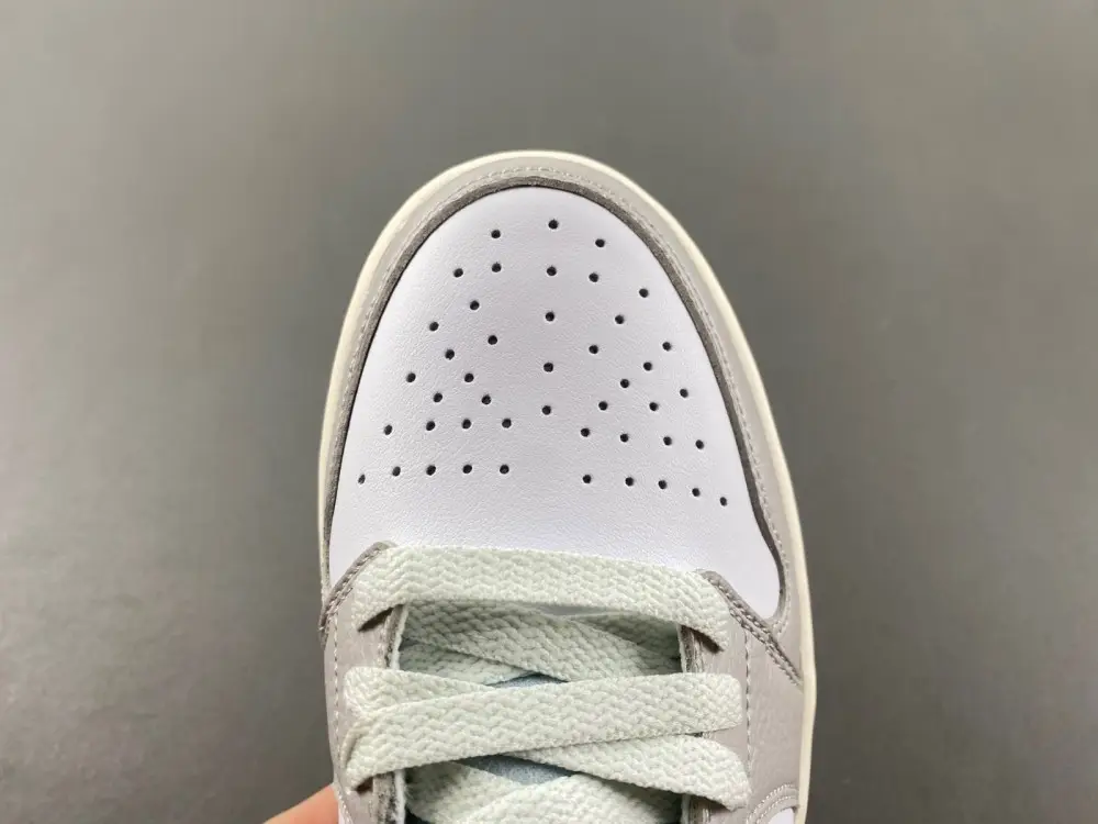 Air Jordan 1 Retro Low 