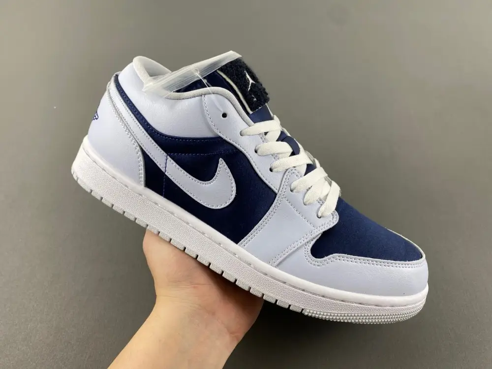 Air Jordan 1 Low 