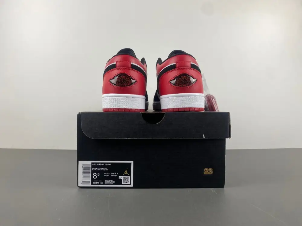 Air Jordan 1 Low 