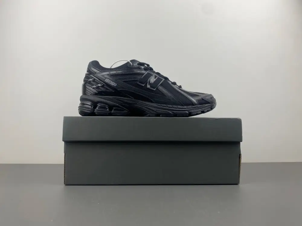 New Balance 1906 
